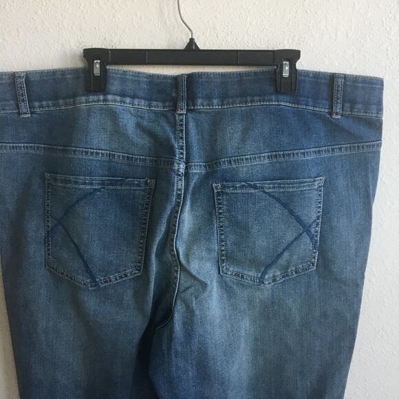 Lane Bryant Medium Wash Straight Leg Fit Jeans 26 - Picture 11 of 12